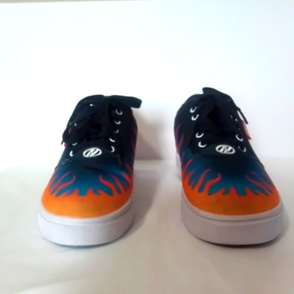 Heelys Pro 20 Flames Roller Sneaker | Size: 6Y